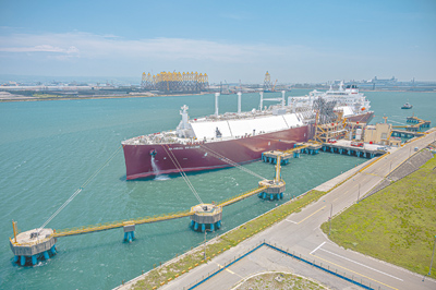 協和電廠從燃油改為燃氣,將新建天然氣接收站。圖為中油液化天然氣運輸船。(中油提供) image