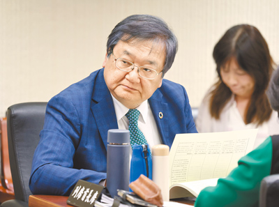 衛福部長邱泰源26日表示,三班護病比達標獎金以後會每個月發放,衛福部要求一定要用在護理人力留任的各種措施上。(本報資料照片) image