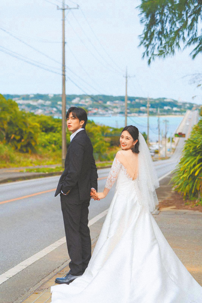 婁峻碩(左)、焦凡凡近日推出對唱新歌,甜蜜放閃。(伊弗龐金有限公司、想不到音樂工作室提供) image