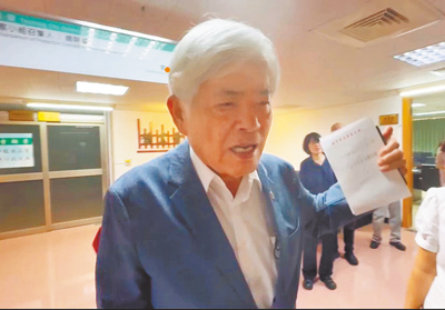 中央選舉委員會主委李進勇2日赴台中市選舉委員會視察選務工作。(馮惠宜攝) image