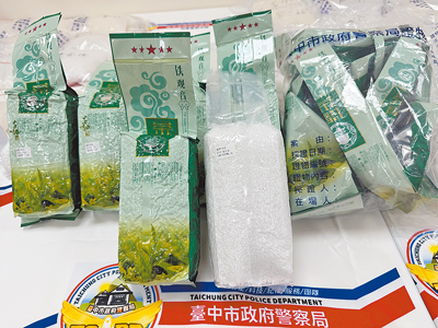 台中檢警在台中市沙鹿區一處日租套房查獲150公斤愷他命毒品,以「鐵觀音」茶葉偽裝,市值高達2億4000萬元。(寶智華攝) image