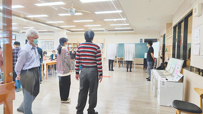 桃園市有私人單位長年來出借場地作為選舉投開票所,但今年反對大罷免而拒絕出借,里長只好趕快找鄰近場地,避免民眾不便。(示意圖,本報資料照片) image