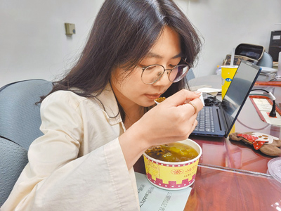 總是頭暈、脹氣嗎?醫師指出,這些查不出病因的慢性不適,可能是身體對日常食物「過敏」。(林周義攝) image
