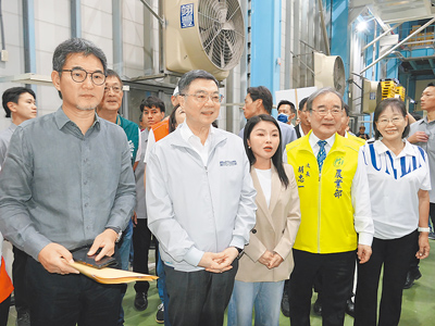 行政院長卓榮泰(前左二)5日巡視雲林縣斗南鎮農會糧倉,強調糧食安全就是國家安全。(張朝欣攝) image