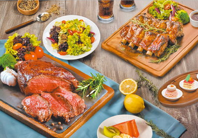 「肉食享肋 豪吃之夜」可享爐烤美國肋眼牛排與美式醬燒BBQ豬肋排主餐 2選1無限供應,再享精選沙拉吧、甜品水果及軟性飲品吃到飽。(台北萬豪酒店提供) image