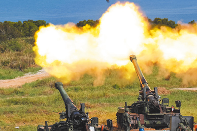 漢光41號實兵演練9日將開始,國軍將展現平日訓練成果。圖為去年8月在新竹進行的重砲保養射擊操演。(軍聞社) image