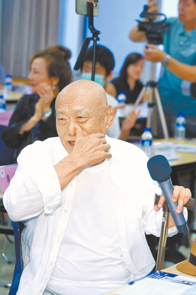 凌峰6日在活動現場唱〈母親〉一曲忍不住落淚。(鄧博仁攝) image