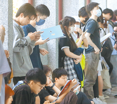 114學年度分科測驗將於11日、12日登場,共有3.9萬人報考,圖為北市考場。示意圖,非新聞事件當事人。(本報資料照片) image