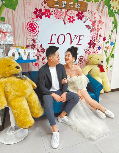 王樂妍(右)8日宣布登記結婚,放閃最美好的生日禮物。(摘自王樂妍IG) image
