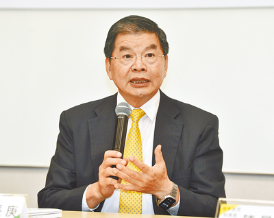 國泰金總經理李長庚9日表示,新台幣也曾升到25元,認為「去美元化」非一朝一夕,可能是長期過程。(本報資料照片) image