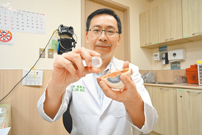 醫師提醒水晶體老化是正常現象,若有任何視力減損前兆,都要盡快就醫檢查治療。(圖:亞洲大學附屬醫院提供/鄭郁蓁台北傳真) image