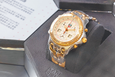 1988年泰格豪雅專為洗拿打造的計時腕表。(TAG Heuer提供) 1988年泰格豪雅專為洗拿打造的計時腕表。(TAG Heuer提供)