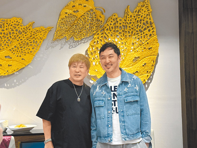 胡瓜(左)與前女婿李進良14日久違同台受訪。(陳曉涵攝) image