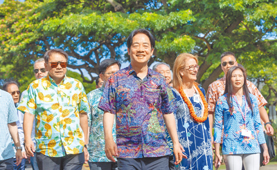 賴清德總統(前排中)2024年12月1日出訪太平洋3友邦,過境美國夏威夷。(總統府提供) image