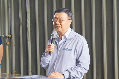 行政院長卓榮泰15日南下視察,火力全開抨擊在野黨通過普發現金1萬元案。(任義宇攝) image