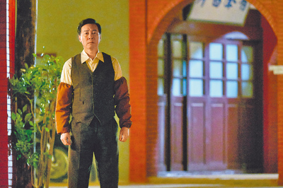 尹昭德在《寶島西米樂》飾演西服達人「梅樹師」。(台視提供) image