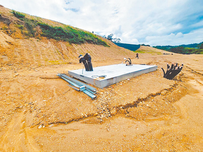 高雄市大樹區和山光電場遭經濟部能源署廢止二期施工許可,業者向高市府寄出存證信函,將保留法律追訴權,並向市府求償相關損失。(立委柯志恩服務處提供/洪浩軒高雄傳真) image