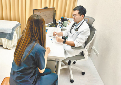 隨著夏季來臨,愈來愈多人透過藥物或針劑輔助減肥,尤其「瘦瘦筆」腸泌素受體近年常被用來減重。(高雄初日診所提供/鄭郁蓁台北傳真) image