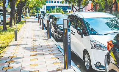 北市府將校園附近的停車格設置智慧停車柱計時,可臨停15分鐘。(台北市政府提供/丁上程台北傳真) image