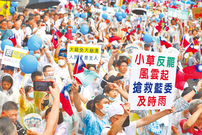 台灣民眾黨20日於民進黨中央黨部前舉辦「民主起義!反罷要贏 台灣要贏」集會,支持者紛紛站出來反對民進黨主導的大規模罷免行動。(鄧博仁攝) image