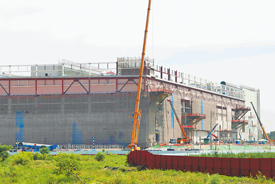 台積電嘉義廠20日傳出1輛拖板車轉彎時翻覆,所幸無人傷亡。(本報資料照片) image