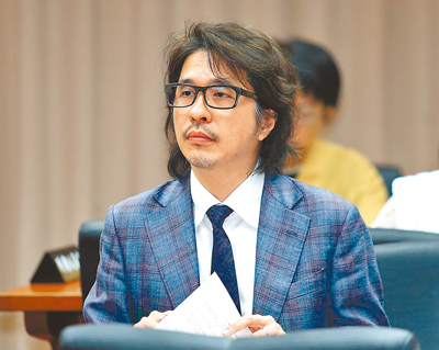 教育部政務次長葉丙成日前公開評論性平案,卻洩漏被害者個資引發爭議,教育部5月21日把葉移送性平會調查,原定1個月內完成調查報告,如今審議延宕2個月仍沒有結果。(本報資料照片) image