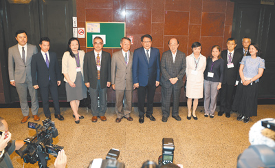 立法院25日將表決大法官人事同意權。圖為總統府祕書長潘孟安與大法官被提名人前往立法院拜會民進黨團。(本報資料照片) image