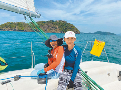 普吉島/郝譽翔女兒參加普吉島帆船學校Sail in Asia航行課。(郝譽翔提供) image