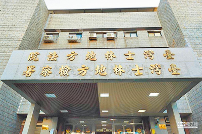 民進黨籍台北市議員陳怡君涉嫌詐領助理費、收賄護航建商,遭檢察官起訴,士林地院25日下午首度開庭審理,提訊在押的陳怡君與辦公室主任張惠霖2人。(本報資料照片) image