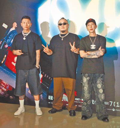 頑童MJ116 27日在台北小巨蛋為7場「OGS」演唱會畫下句點,瘦子(左起)、大淵、小春愉快受訪。(趙雙傑攝) image