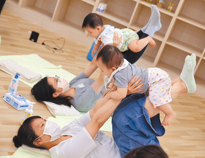 教育部要求今年8月起,幼兒園大班必須配置1名幼教師,違反規定者,負責人將被處6萬元罰鍰。示意圖為公共托育中心。(本報資料照片) image