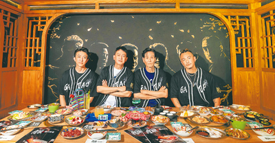 張懷秋(左起)、王識賢、喜翔、阿Ben 29日出席燒肉店開幕活動。(曼尼娛樂提供) image