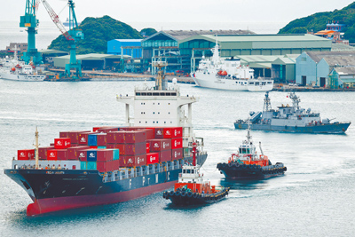 外需熱絡,主計總處7月31日公布今年第2季經濟成長率概估為7.96%,惟台灣關稅尚未公布,全年是否保3仍待觀察。(路透) image