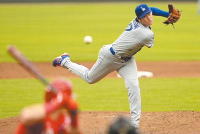大谷翔平強忍右臀抽筋不適,對紅人仍飆出時速162.5公里火球。(美聯社) image