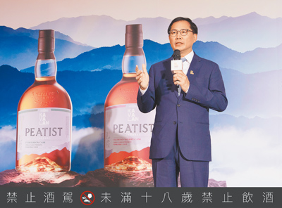 金車集團董事長李玉鼎分享噶瑪蘭威士忌拿下近千座國際金獎,成功打開國際知名度。(KAVALAN提供) image