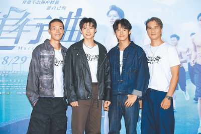 電影《進行曲》5日舉行媒體試片,演員牧森(左起)、劉育仁、余杰恩、馬志翔帥氣合照。(未來進行曲提供) image