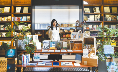 青鳥書店創辦人蔡瑞珊(見圖)與創業夥伴張鐵志,在2019至2022年間透過青鳥文化制作有限公司攬下10項政府標案,總金額高達6700萬元,堪稱「吸金高手」。(本報資料照片) image