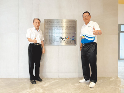 雲林縣府教育處長邱孝文(左)及交通工務局長汪令堯(右)原定6日至12日赴四川取經成都世運會,不料突遭移民署通知不予許可。(汪令堯提供/周麗蘭雲林傳真) image
