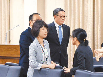 針對「台美對等貿易談判相關文件及資訊處理協議」,立法院外交及國防委員會7日邀請相關單位備詢。(姚志平攝) image