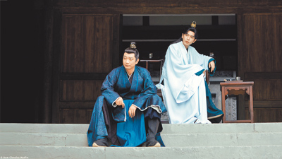 田雨(左)在《慶餘年》飾演張若昀的得力助手「王啟年」。(中天娛樂台提供) image
