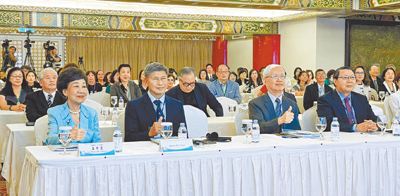 前副總統呂秀蓮說,烏克蘭總統居然不能參加談判,怕是簽下另個「馬關條約」。圖為呂秀蓮(左一)出席第5屆東亞和平論壇。(中央社) image