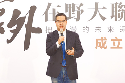 內政部預告加嚴台灣人回復身分規定,馬英九基金會執行長蕭旭岑18日質疑違憲,侵害人民遷徙自由。(本報資料照片) image