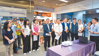 立法院交通委員會18日赴新北市考察,聚焦林口輕軌、五泰輕軌與泰板線等交通建設。(立委洪孟楷服務處提供/葉書宏新北傳真) image