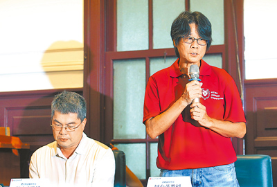 台師大爆發女足抽血爭議,研究計畫主持人陳忠慶(左)、女足教練周台英(右),兩人違反人體研究法,分別處以停聘3年與解聘且1年不得聘任為教師。(本報資料照片) image