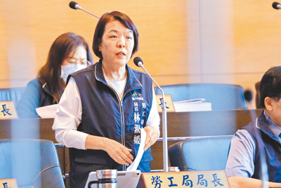 台中市勞工局長林淑媛指出,勞工局已於官方網站建置「因應美國關稅勞工局協助方案」專區。(台中市政府提供/馮惠宜台中傳真) image