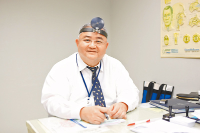侯勝博不僅是台灣顱底手術的開創者、奠定國內口腔癌治療指引,更在教育國際醫療人才無數,有「小聯合國祕書長」美名。(新光醫院提供/鄭郁蓁台北傳真) image