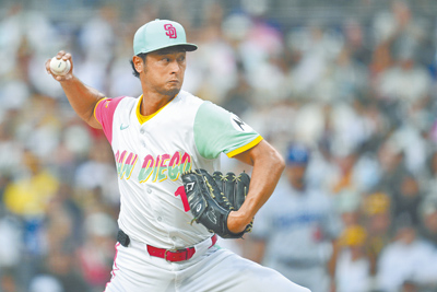 教士39歲強投達比修有對道奇先發6局僅被擊出1安,漂亮奪勝。(美聯社) image