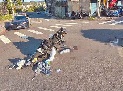 蘇姓男子騎機車載邱姓女子返家,與計程車發生碰撞,但蘇男卻留下傷重的邱女逃逸。(讀者提供/徐佑昇基隆傳真) image