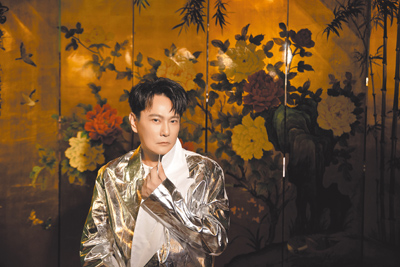 「情歌王子」張信哲重磅推出新歌〈屬於我們的故事〉。(潮水音樂提供) image