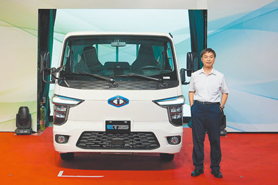 中華汽車總經理曾鑫城催生台灣首台量產3.5噸電動商用車ET35。(中華汽車提供) image
